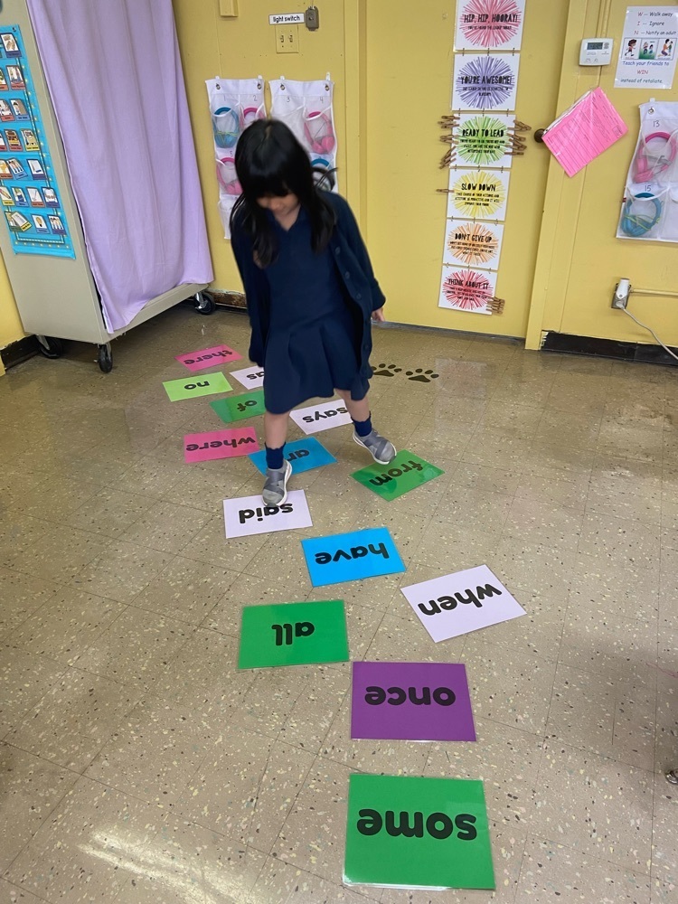 Ms Sydney’s 1st graders playing sight word bean bag toss and hopscotch during intervention! 