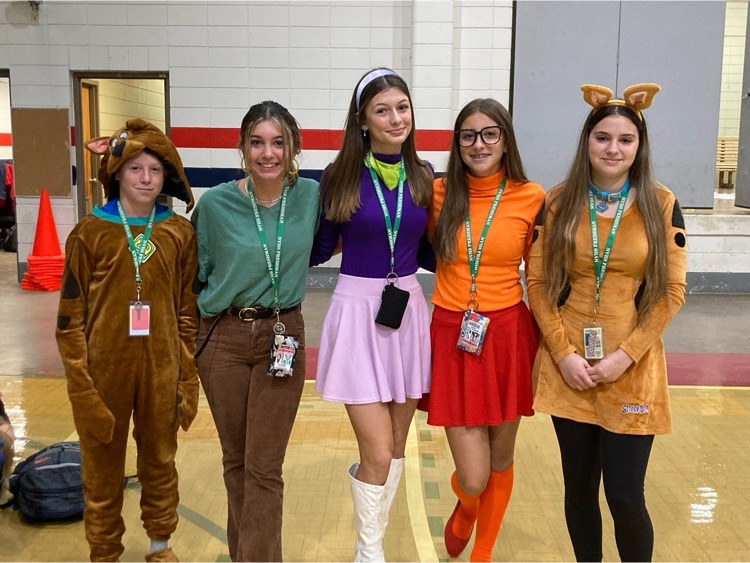 Freshmen arrive decked out as Scooby Doo characters. 